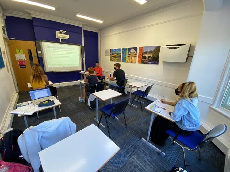 Kaplan International languages Oxfordクラスルーム