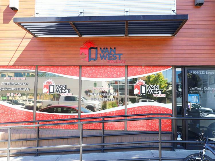 Van West Kelownaの外観