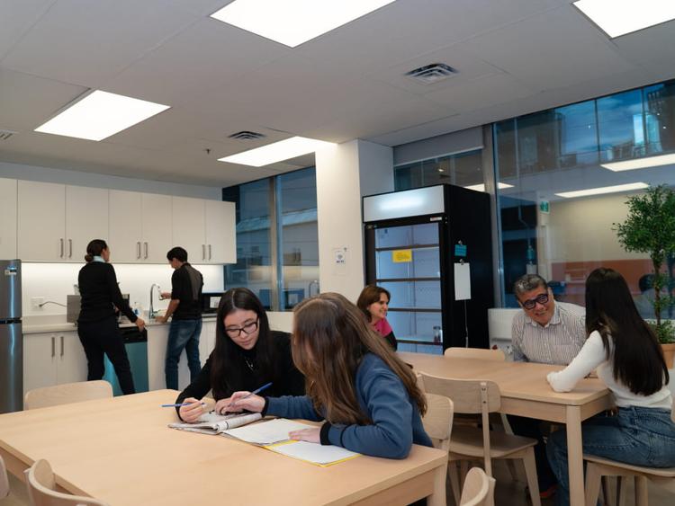 College of English Language|ラウンジの様子