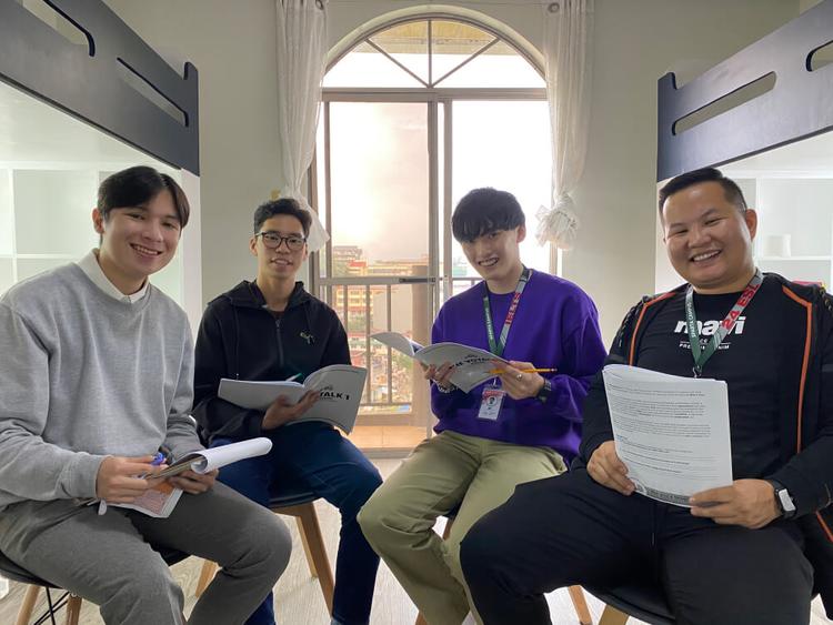 API BECIの生徒と先生