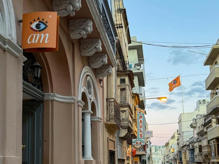 AM Languageの外観