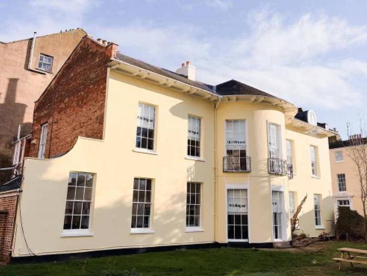 inlinua Cheltenhamの外観