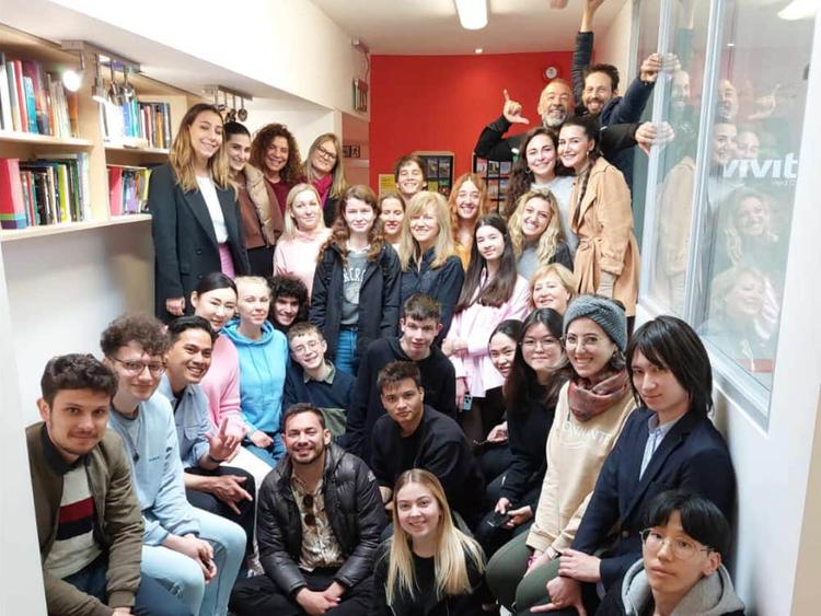 ICE - Irish College of English 生徒の集合写真