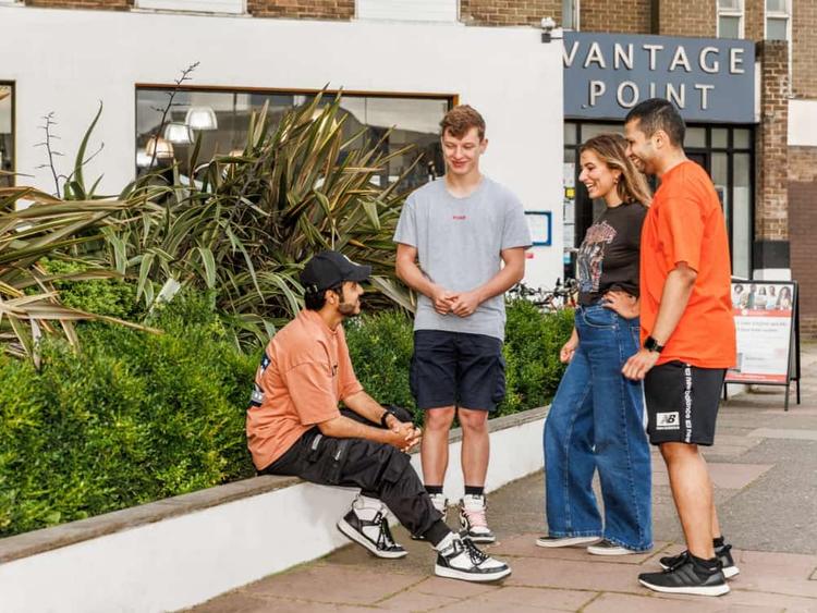 BSC Brighton 学生寮の生徒の様子