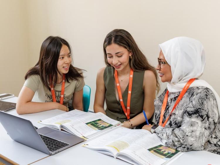 BSC London のクラスの様子(女性生徒)