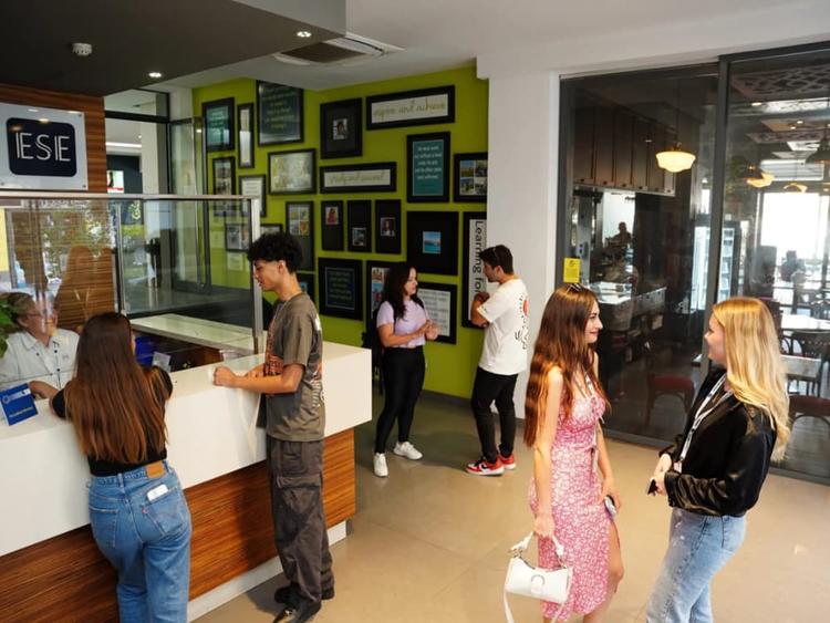 ESE - European School of Englishのエントランス