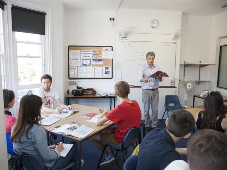 CES - Centre of English Studies Worthingクラスルーム