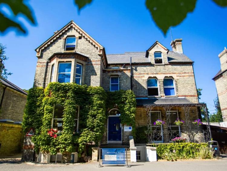 Studio Cambridge Junior
