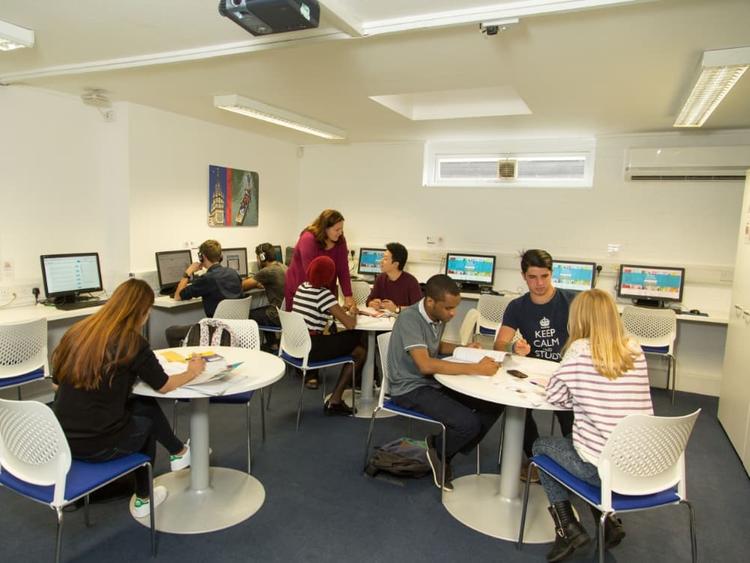 Kaplan International languages Cambridge授業風景