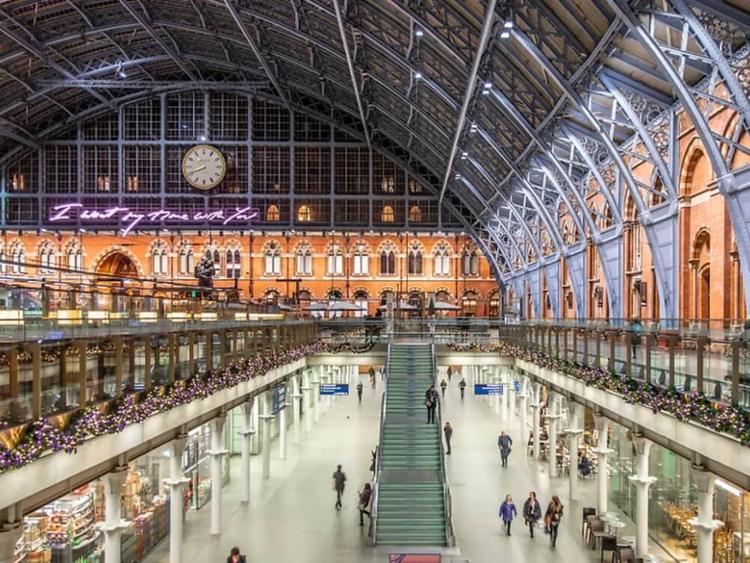 イギリスワーホリで2025年に入国するには？ビザ情報はいつでる？