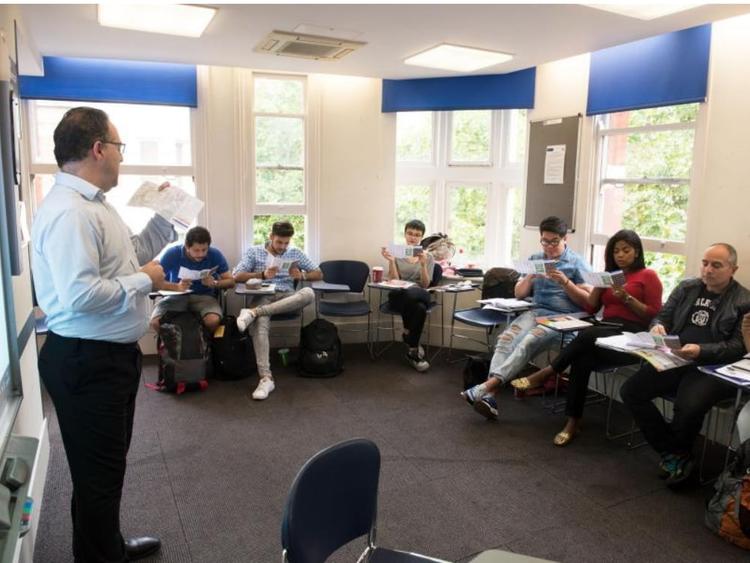 Kaplan International languages Londonクラスルームの様子