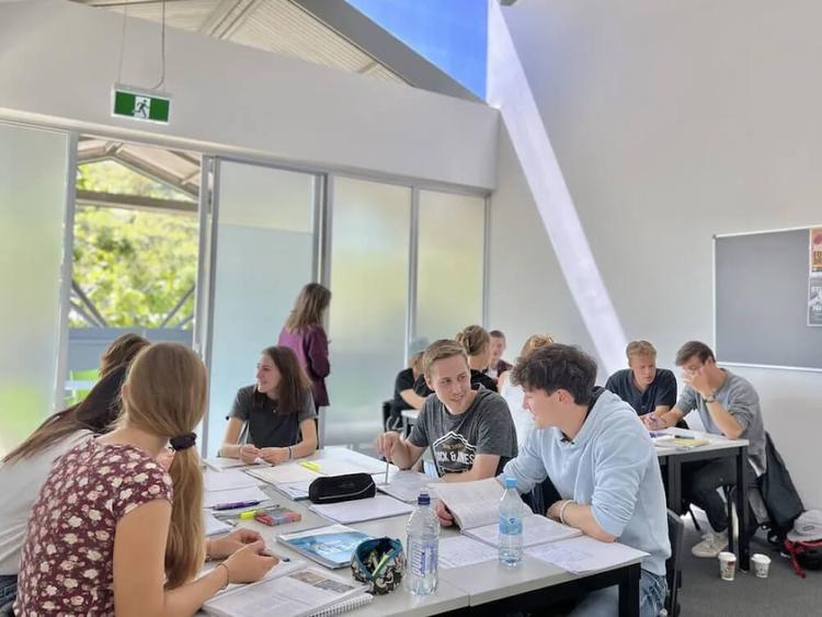 Lexis English Noosaの授業背景