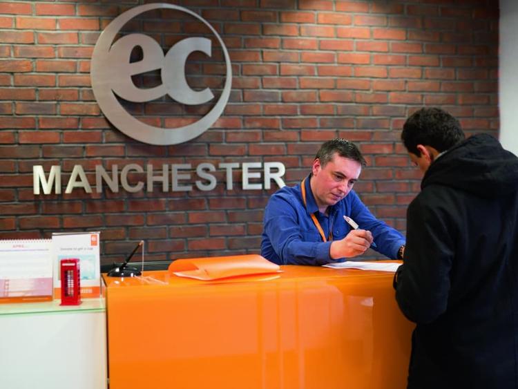 EC English Language Centres Manchesterエントランス
