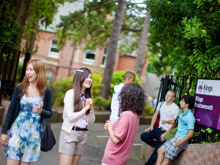 Kings Education Bournemouthの生徒たち