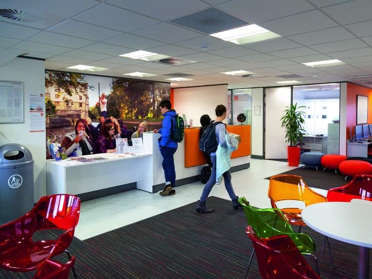 EC English Language Centres Cambridgeコモンルーム