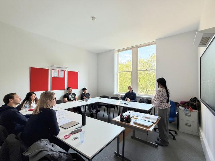 Atlas Language School Liverpool写真02