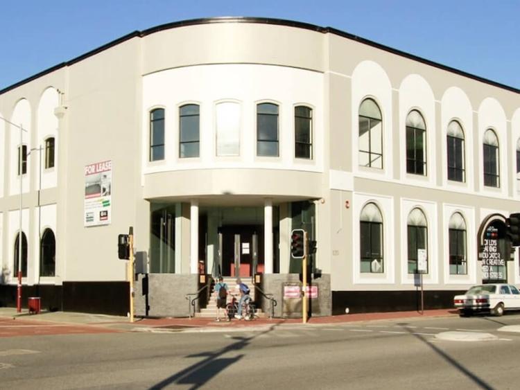 Language links Perthの外観