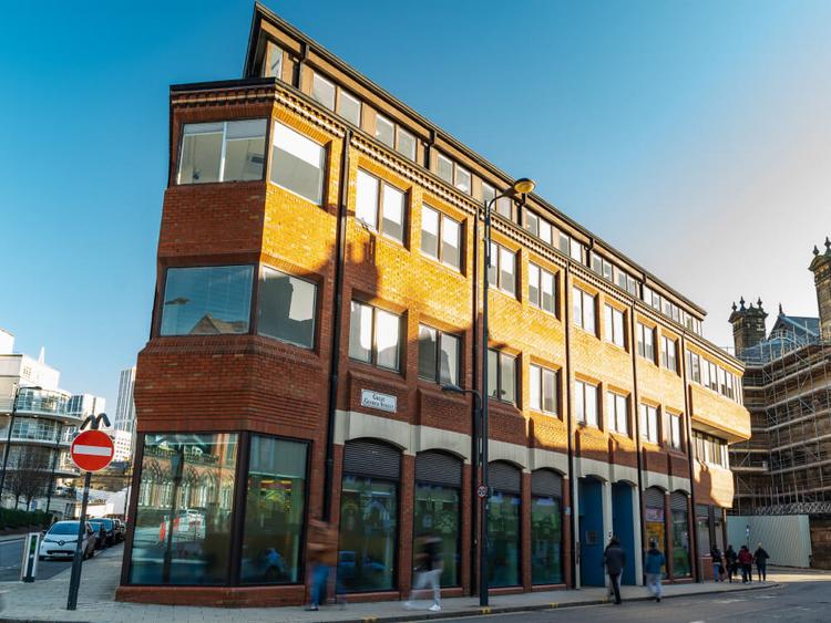 English Path Leedsの外観