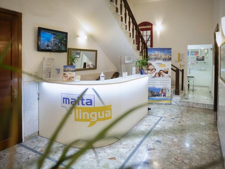 Maltalingua English Language Schoolの受付